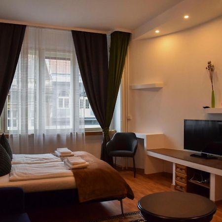 Main Prague Square Apartments Sauna And Fireplace المظهر الخارجي الصورة