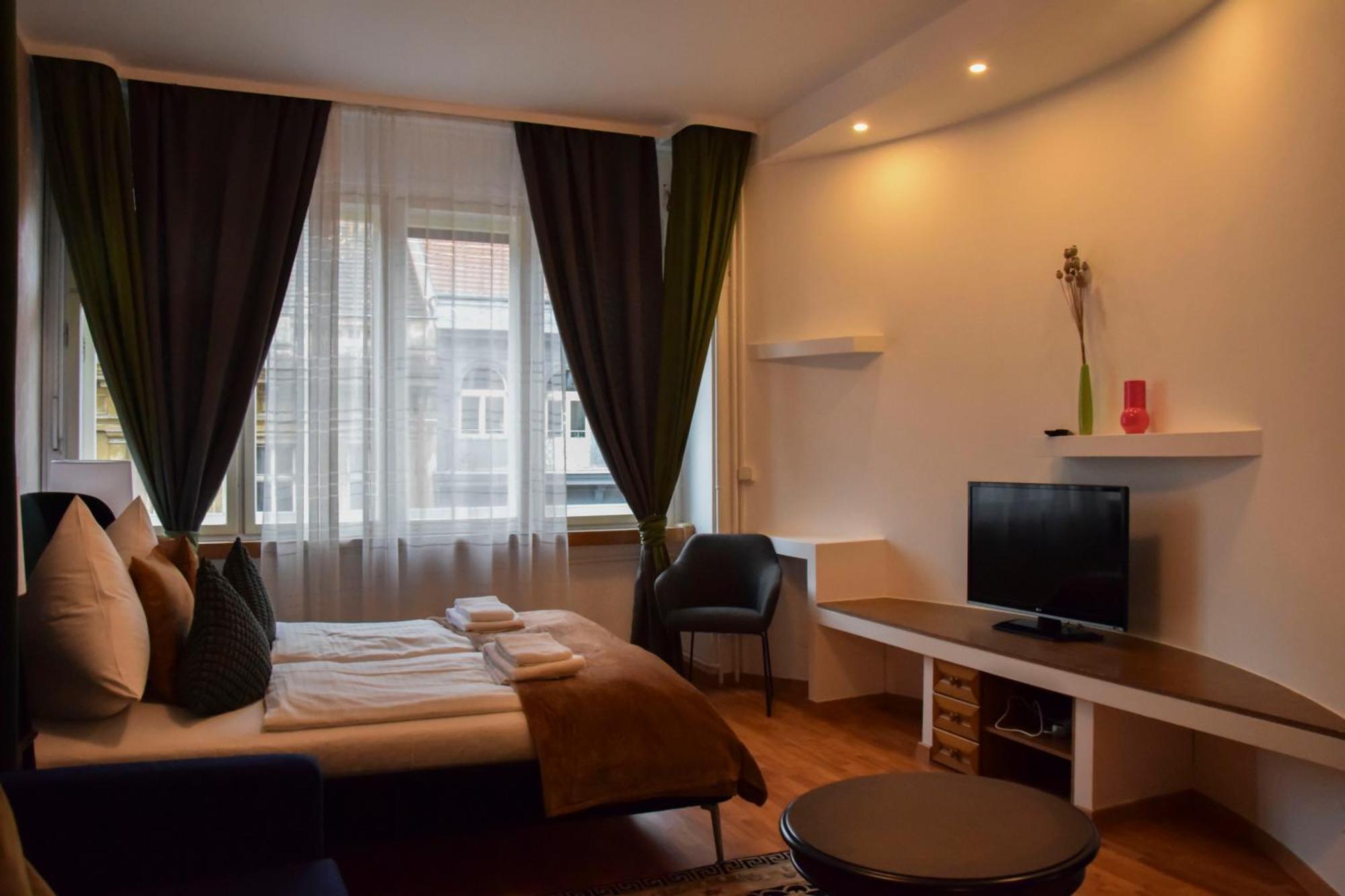 Main Prague Square Apartments Sauna And Fireplace المظهر الخارجي الصورة