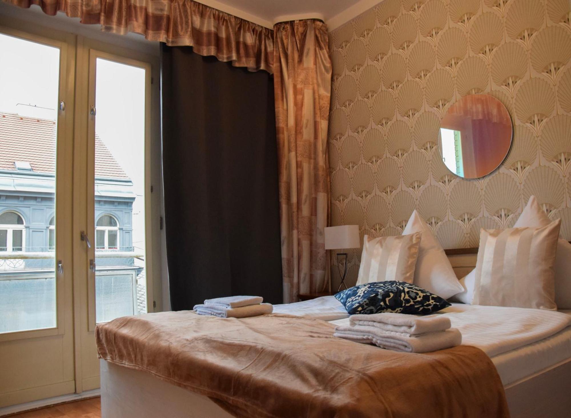 Main Prague Square Apartments Sauna And Fireplace المظهر الخارجي الصورة